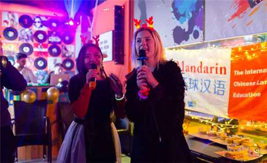 Two beautiful hosts with microphones in Boky’s Bar at the XMandarin Xmas party