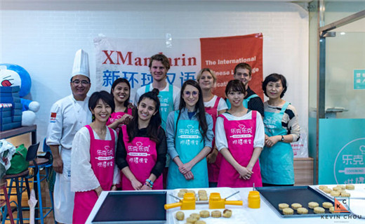 10 people group photo during an XMandarin mooncake learning activity